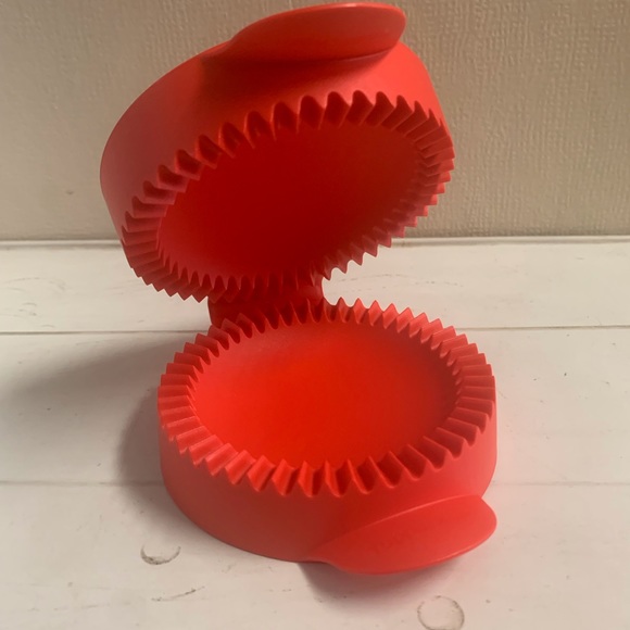 NEW Tupperware Mini Pie Maker - Picture 6 of 10